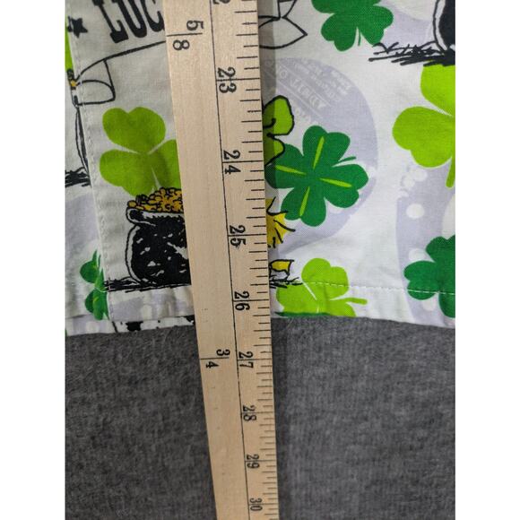 Peanuts Snoopy St Patricks Day Luck Clover 100% Cotton Scrub Size M‎ - Picture 3 of 8